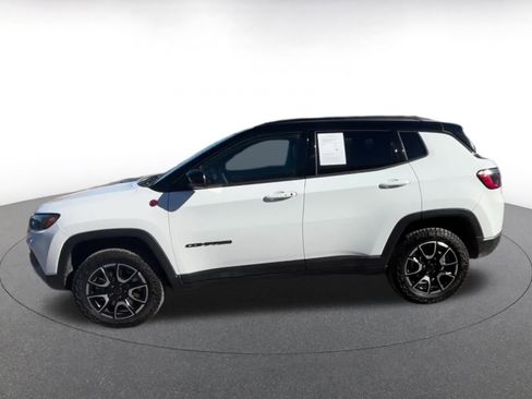 Used 2025 Jeep Compass Trailhawk image 9