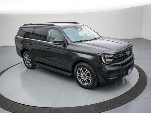 Certified 2025 Ford Expedition Active AWD/4WD image 3