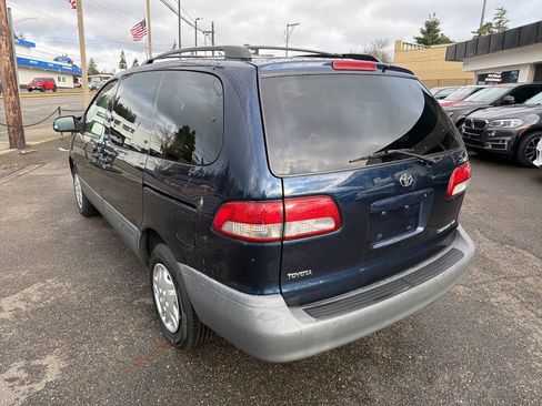 Used 2001 Toyota Sienna LE image 4