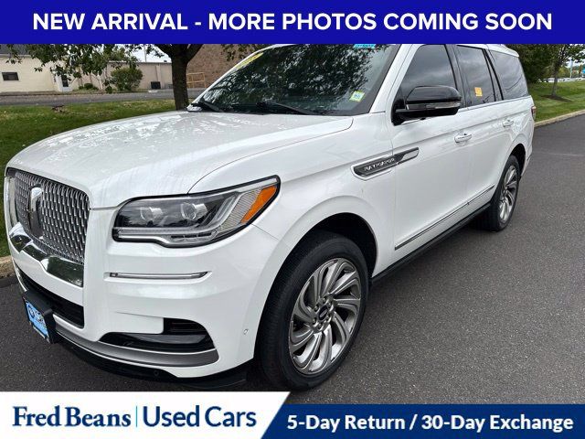 Used 2023 Lincoln Navigator Reserve AWD/4WD image 2