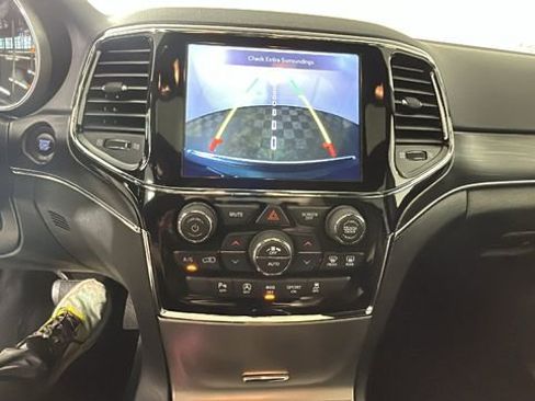 Used 2020 Jeep Grand Cherokee Limited AWD/4WD image 25