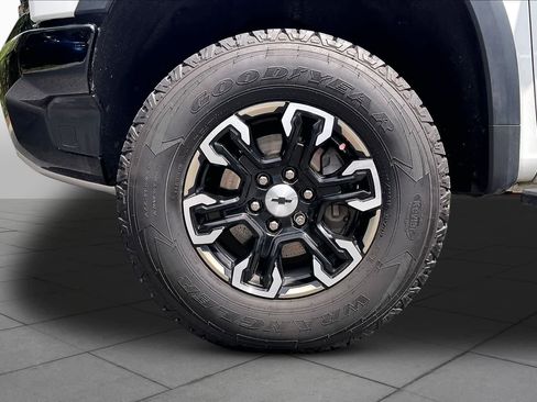 Used 2022 Chevrolet Silverado 1500 ZR2 w/ Technology Package AWD/4WD image 10