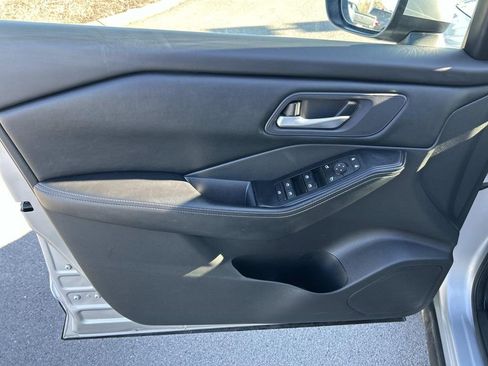 Used 2024 Nissan Rogue SV image 22