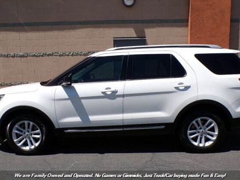 Used 2017 Ford Explorer XLT w/ Equipment Group 202A FWD image 7