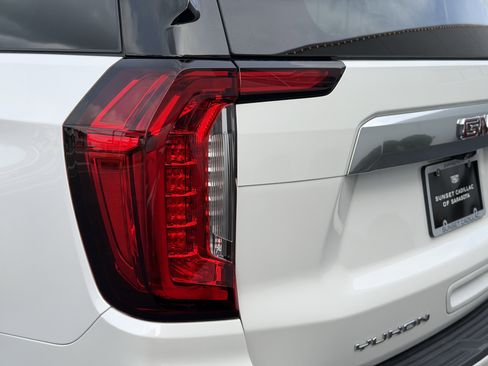 Used 2021 GMC Yukon XL Denali w/ Denali Ultimate Package image 12