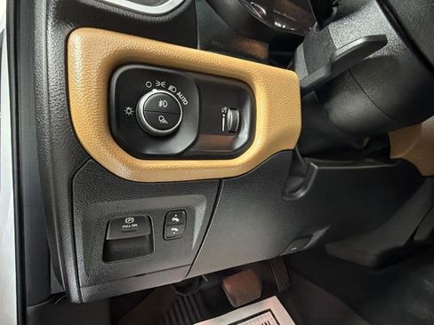 Used 2020 RAM 1500 Big Horn AWD/4WD image 19