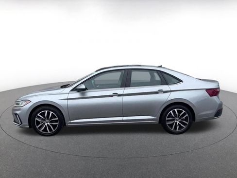 Used 2025 Volkswagen Jetta SE image 9