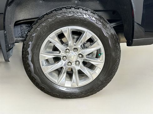 Used 2020 Chevrolet Silverado 1500 LTZ w/ LTZ Premium Package AWD/4WD image 11