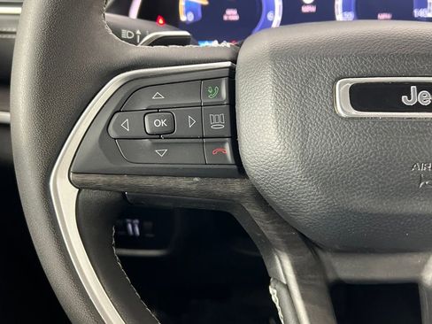 Used 2024 Jeep Grand Cherokee Limited w/ Black Appearance Package image 8