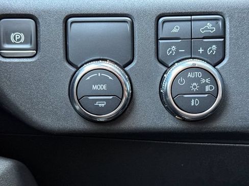 Used 2025 GMC Sierra 1500 SLT RWD image 43