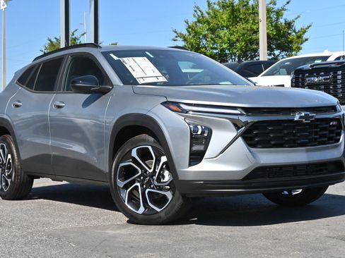 New 2026 Chevrolet Trax RS w/ Sunroof Package FWD image 2