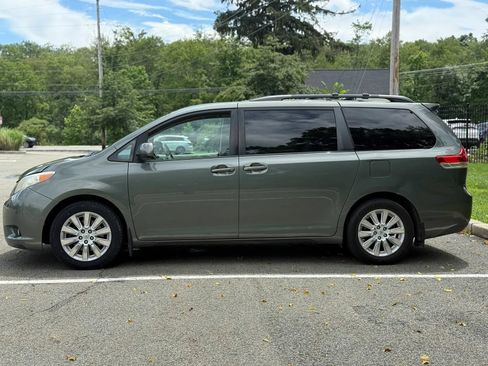 Used 2014 Toyota Sienna XLE AWD/4WD image 8
