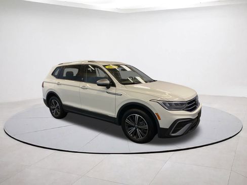 Used 2024 Volkswagen Tiguan SE image 7