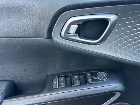 Used 2024 Kia Soul LX w/ Option Group 015 image 11