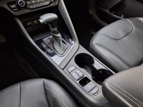 Used 2020 Kia Niro EX Premium image 16