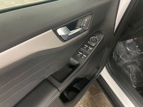 Used 2022 Ford Escape SEL image 10