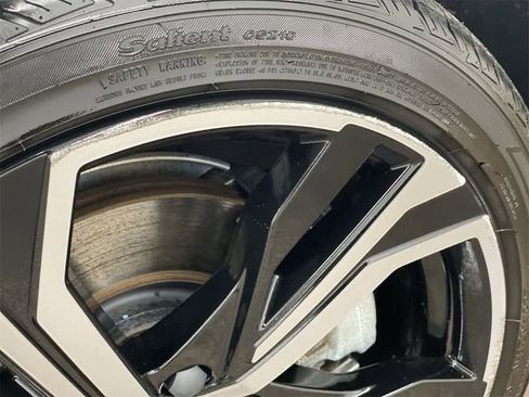 Used 2024 Volvo S60 B5 Plus image 32