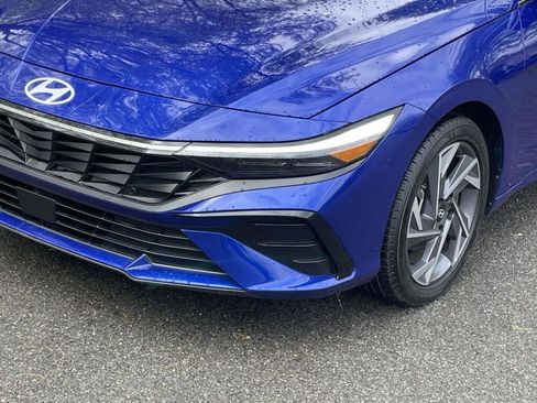 Used 2025 Hyundai Elantra SEL FWD image 13
