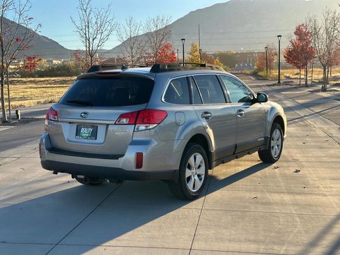Used 2011 Subaru Outback 2.5i Limited image 5