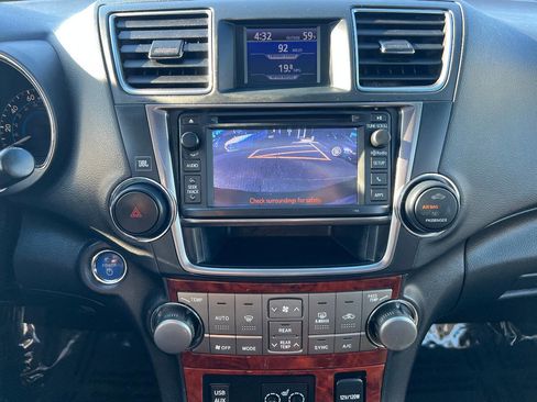Used 2013 Toyota Highlander Limited AWD/4WD image 38