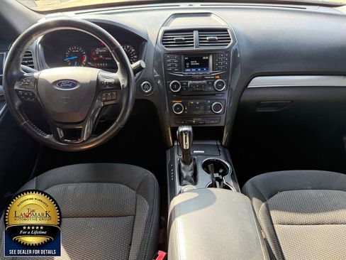 Used 2018 Ford Explorer XLT AWD/4WD image 16