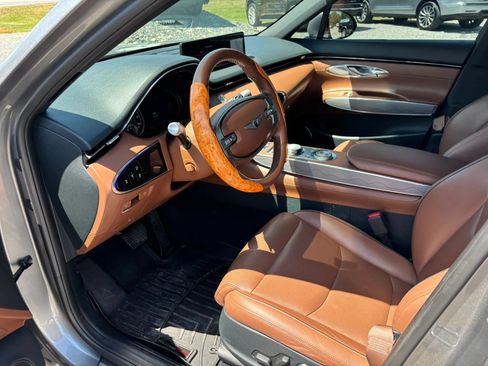 Used 2022 Genesis GV70 2.5T w/ Advanced Package AWD/4WD image 11