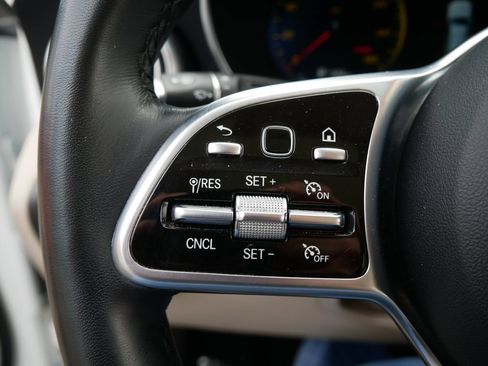 Used 2022 Mercedes-Benz GLC 300 4MATIC image 25
