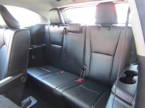 Used 2021 Toyota Highlander Limited FWD image 11