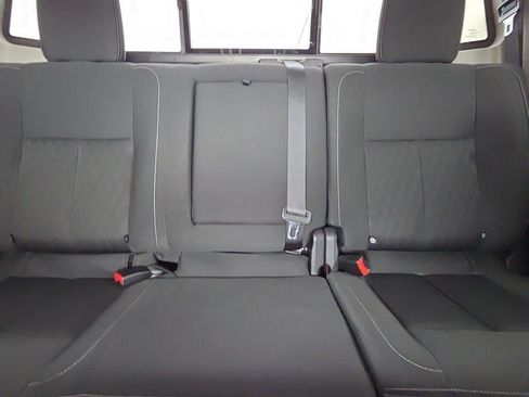 Used 2018 Nissan Titan SV image 20