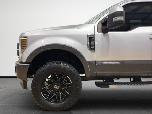 Used 2019 Ford F250 Lariat w/ Lariat Ultimate Package image 2