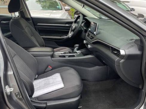 Used 2022 Nissan Altima 2.5 SV w/ SV Premium Package image 9