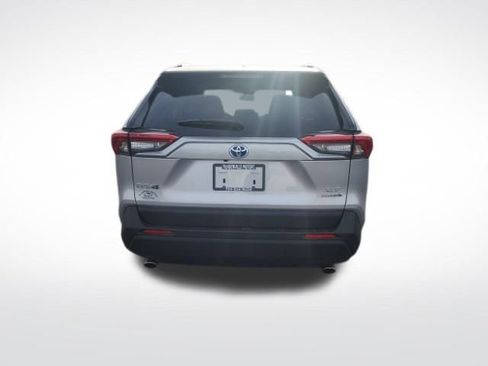 Used 2022 Toyota RAV4 XLE Premium image 6