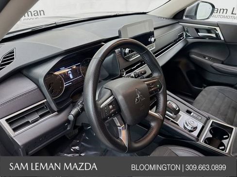 Used 2024 Mitsubishi Outlander SE Black Edition image 14