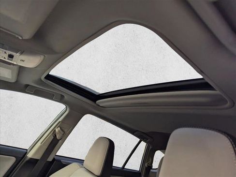 Used 2018 Toyota RAV4 XLE w/ Plus Extra Value Package FWD image 15