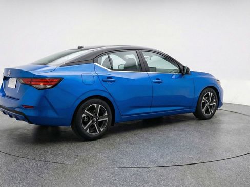 Used 2025 Nissan Sentra SV FWD image 9