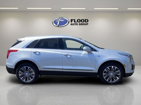 Used 2019 Cadillac XT5 Luxury w/ LPO, Black Ice Package image 3