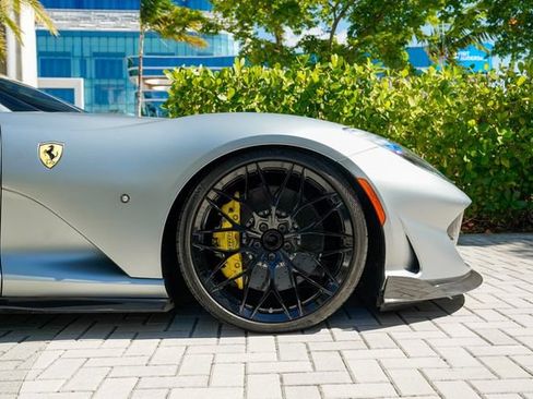Used 2018 Ferrari 812 Superfast RWD image 31