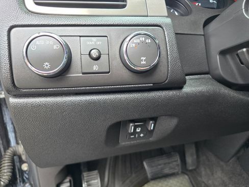 Used 2011 Chevrolet Avalanche LT w/ Luxury Package AWD/4WD image 18