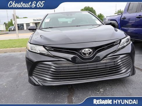 Used 2019 Toyota Camry LE w/ Convenience Package FWD image 3