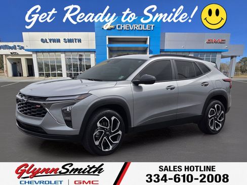 Used 2025 Chevrolet Trax RS w/ Driver Confidence Package FWD image 1