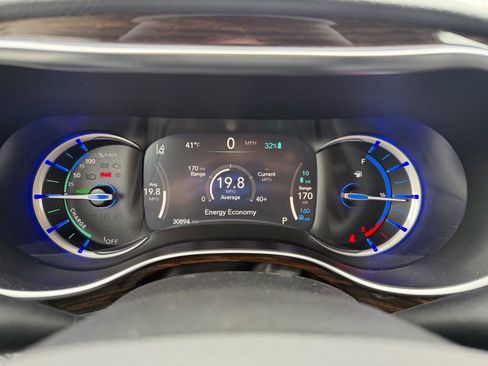 Used 2023 Chrysler Pacifica Limited FWD image 14