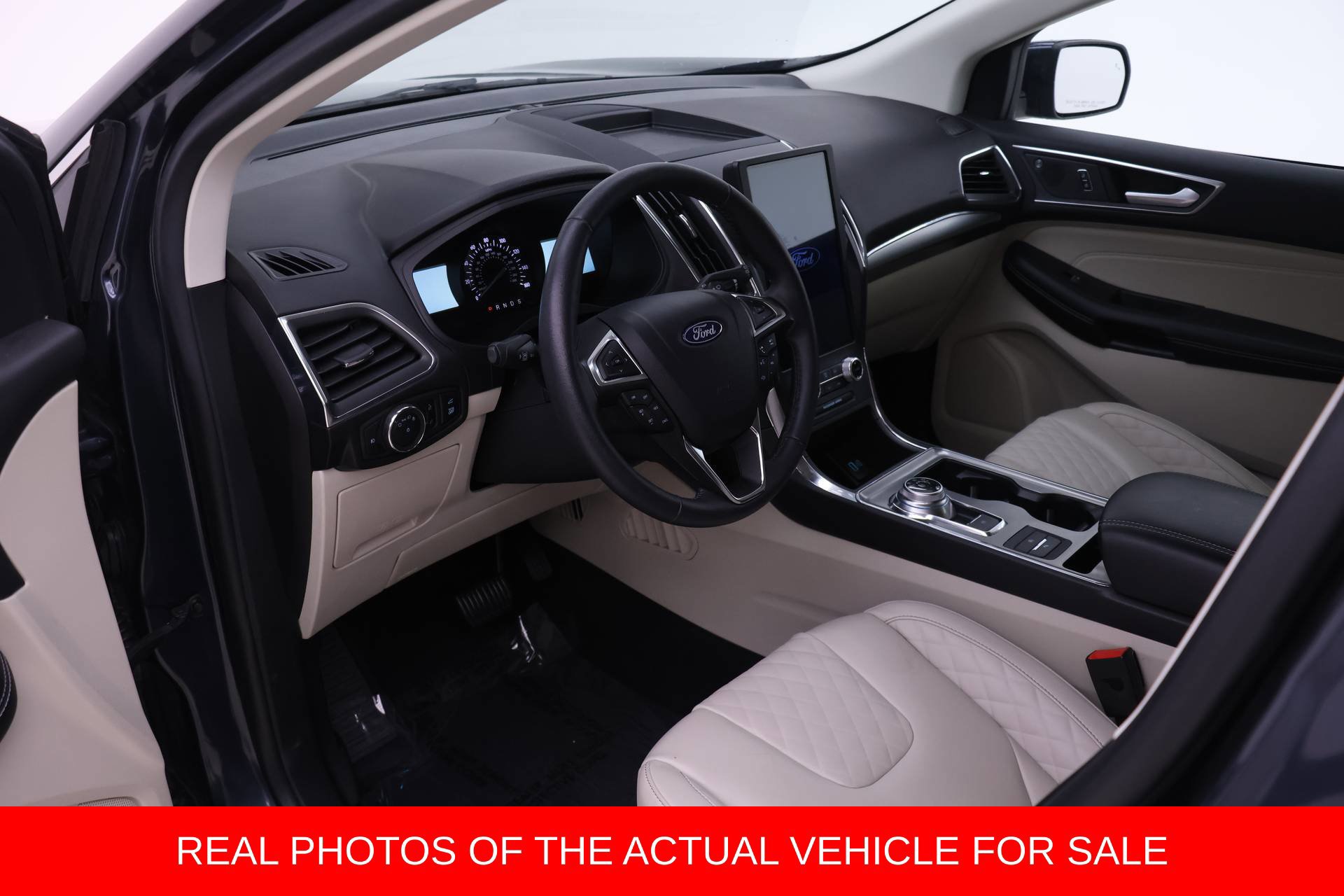 Used 2024 Ford Edge Titanium AWD/4WD image 3
