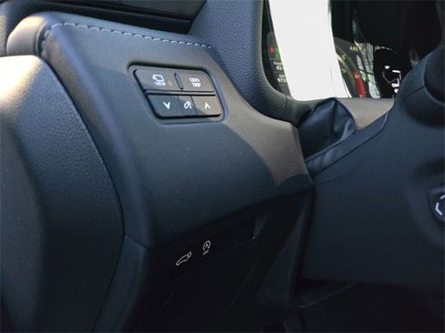 Used 2024 Lexus LX 600 4WD w/ Luxury Package image 30