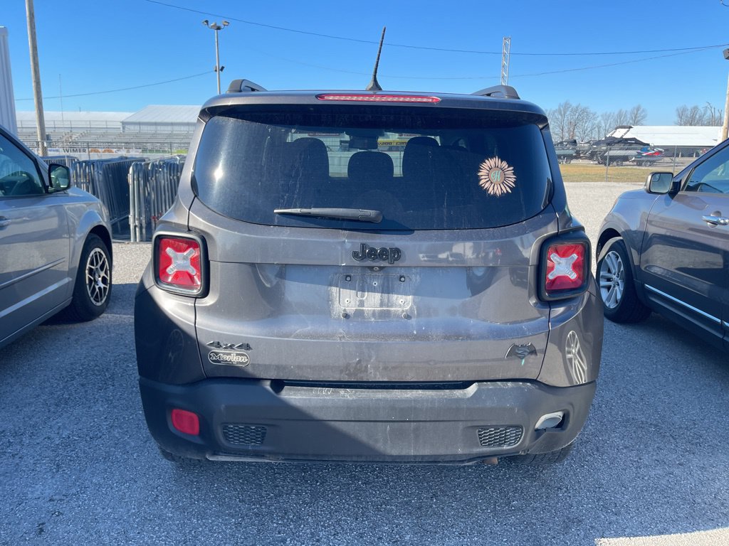 Used 2016 Jeep Renegade Latitude AWD/4WD image 5
