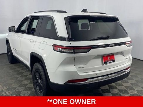 Used 2023 Jeep Grand Cherokee Laredo AWD/4WD image 6