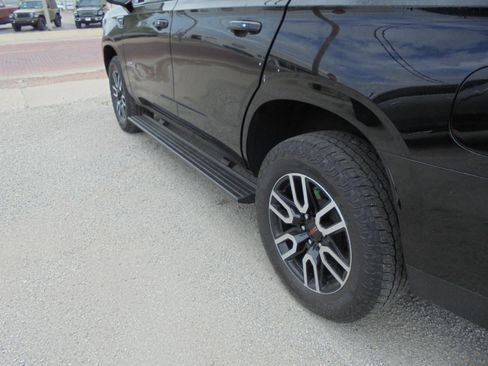 Used 2023 GMC Yukon AT4 w/ LPO, Floor Liner Package image 8