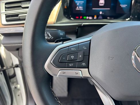 Used 2025 Volkswagen Atlas SE image 15