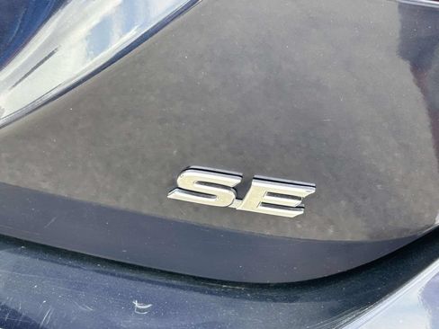 Used 2021 Toyota Camry SE FWD image 11