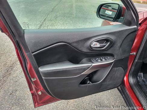 Used 2020 Jeep Cherokee Latitude w/ Cold Weather Group image 24