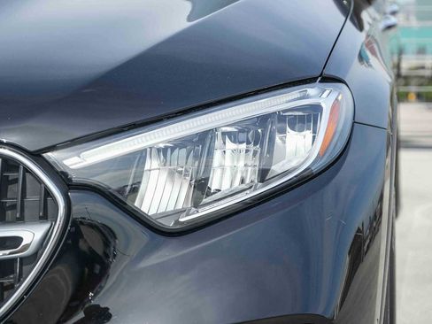 Used 2024 Mercedes-Benz GLC 300 4MATIC image 5